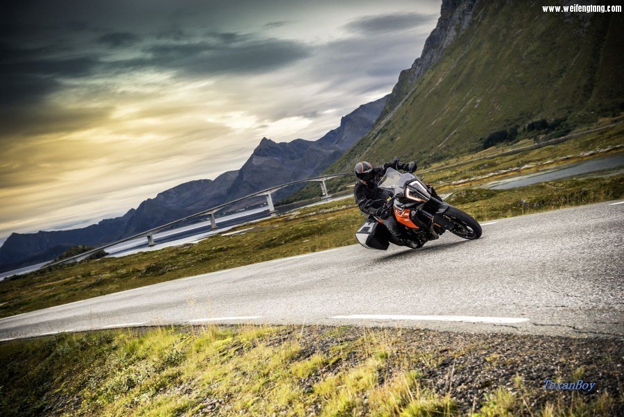 ktm_1290_super_adventure_s_action_01.jpg