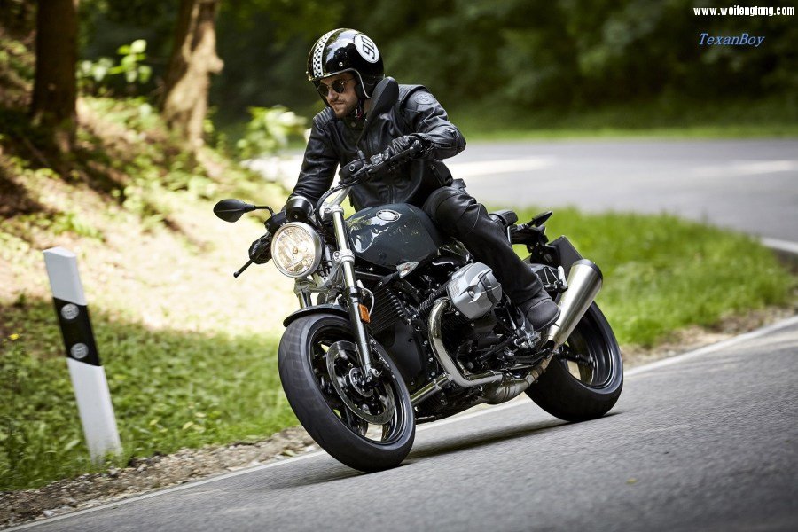BMW-R-nineT-Racer-and-R-nineT-Pure-3.jpg