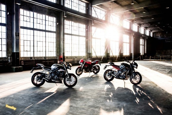 011017-2017-triumph-Street-Triple-Family-0O6A5139-582x388.jpg