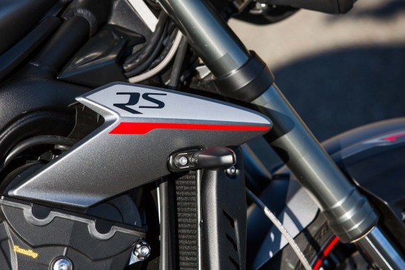 011017-2017-triumph-Street-Triple-RS-530A1396-582x388.jpg