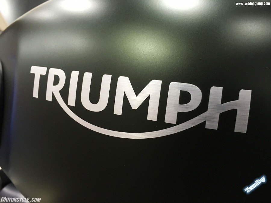 011917-2017-triumph-street-scrambler-Aluminium_Foil_Tank_Decal.jpg