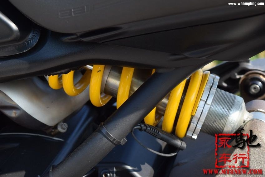 121917lnrychys9z400ous.jpg