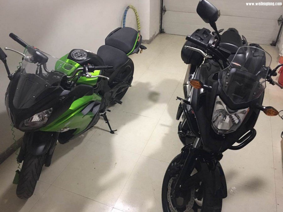 我家车库的两台车，黑色出售