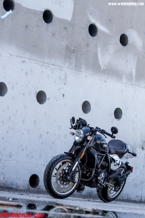 13-21-DUCATI-SCRAMBLER-CAFE-RACER.jpg