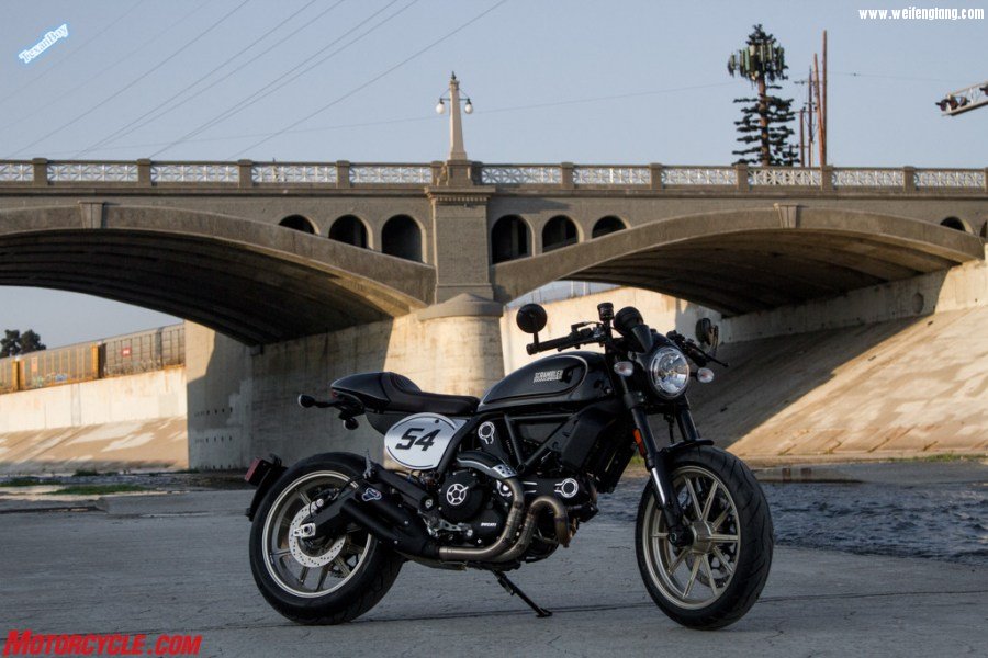 21-13-DUCATI-SCRAMBLER-CAFE-RACER.jpg