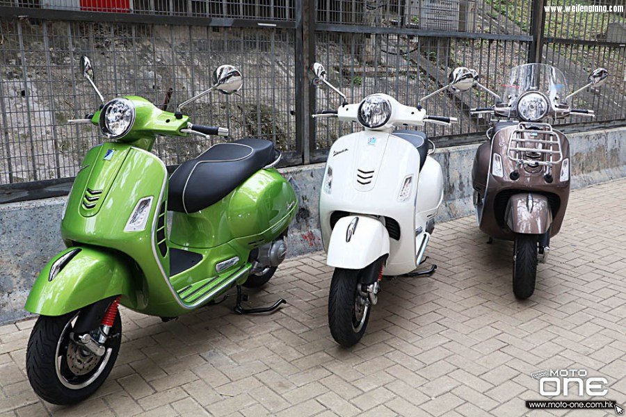 2017_Vespa_GTS_300_Super_01.jpg