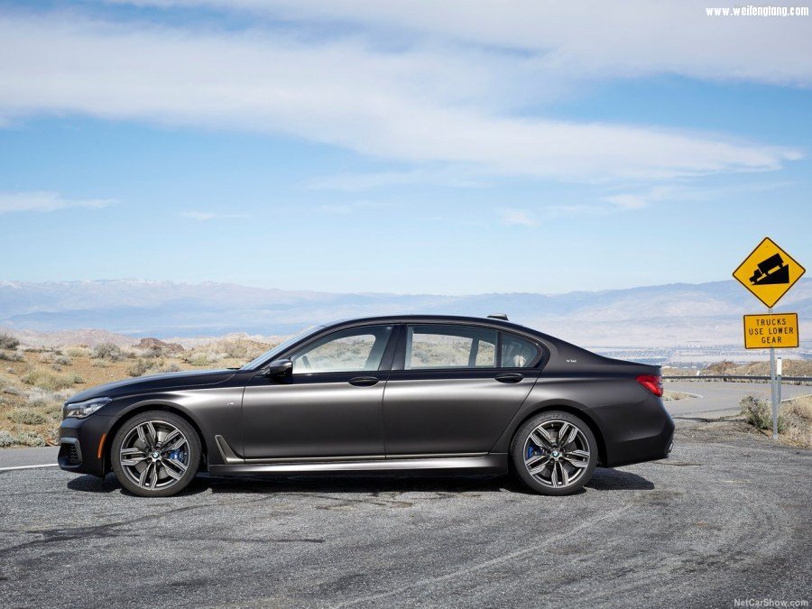 BMW-M760Li_xDrive-2017-1280-45.jpg