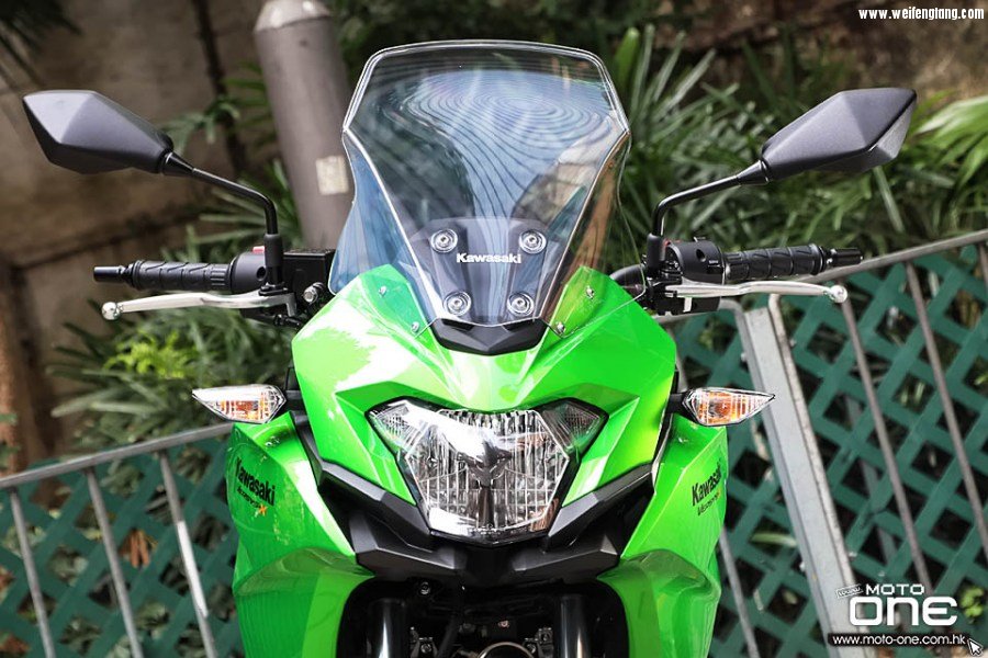 2017_KAWASAKI_VERSYS-X_300_ABS_03.jpg