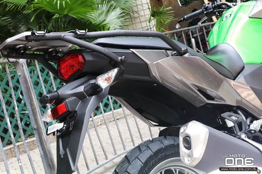 2017_KAWASAKI_VERSYS-X_300_ABS_09.jpg