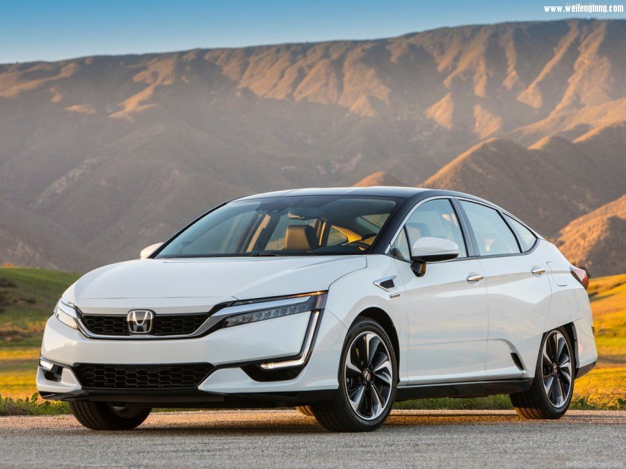 Honda-Clarity_Fuel_Cell-2017-1280-01.jpg