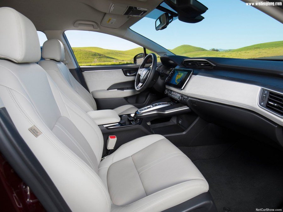 Honda-Clarity_Fuel_Cell-2017-1280-4d.jpg