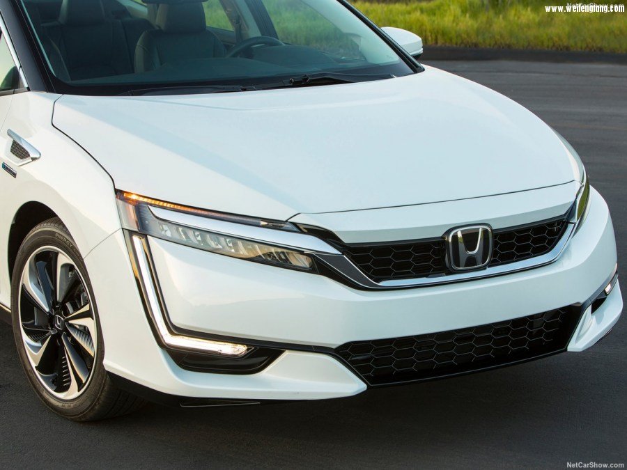 Honda-Clarity_Fuel_Cell-2017-1280-77.jpg