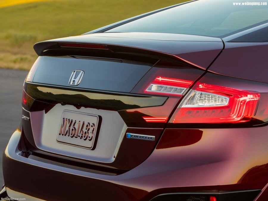 Honda-Clarity_Fuel_Cell-2017-1280-7d.jpg
