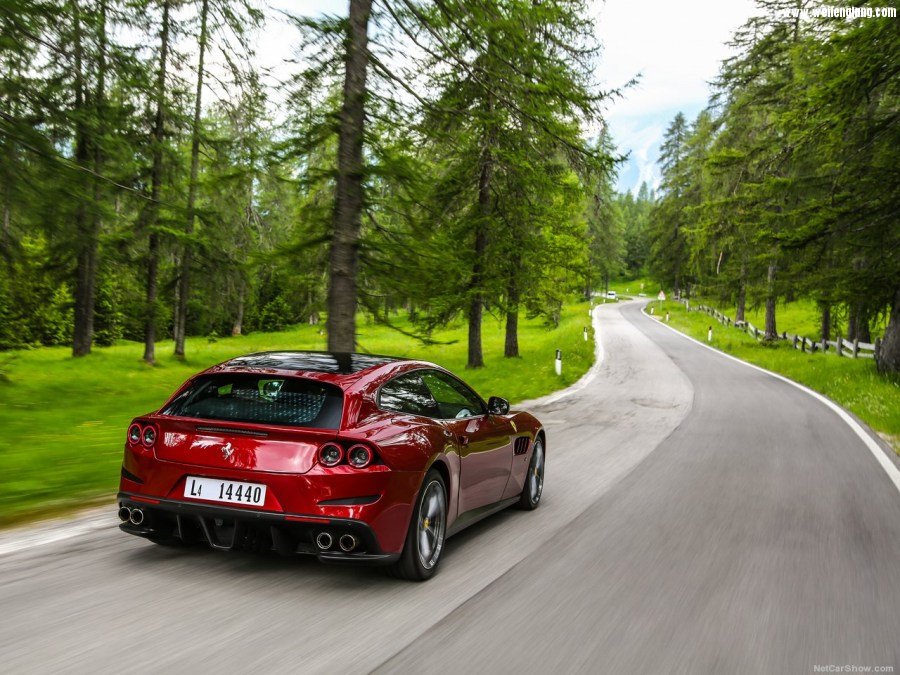 Ferrari-GTC4_Lusso-2017-1280-1e.jpg