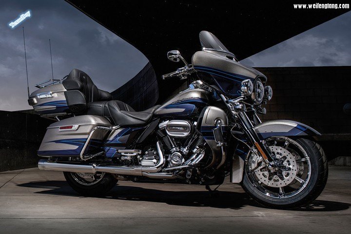 17-hd-cvo-limited-1-large-720x48.jpg