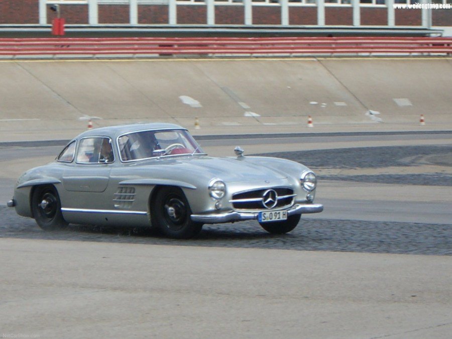 Mercedes-Benz-300_SL_Gullwing-1954-1280-0a.jpg
