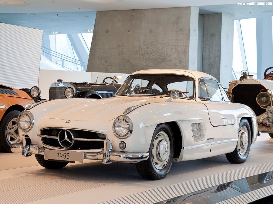 Mercedes-Benz-300_SL_Gullwing-1954-1280-0b.jpg