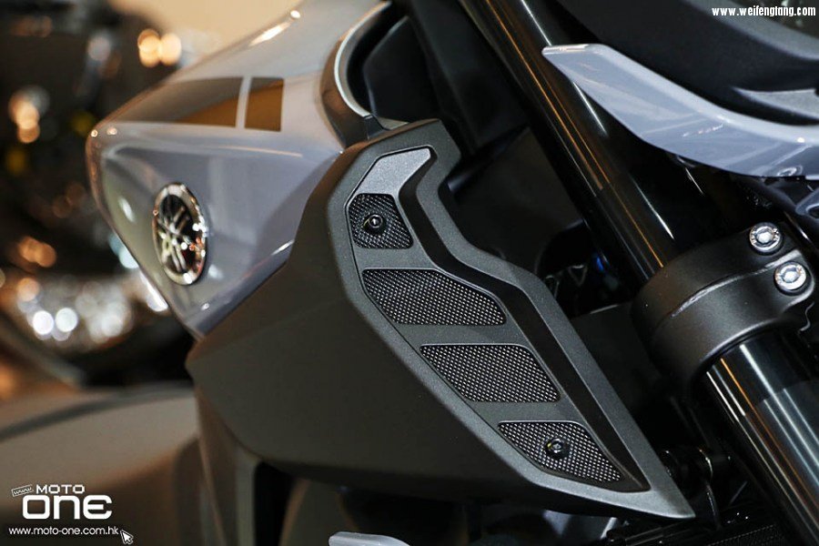 2017_YAMAHA_MT-09_ABS_38.jpg