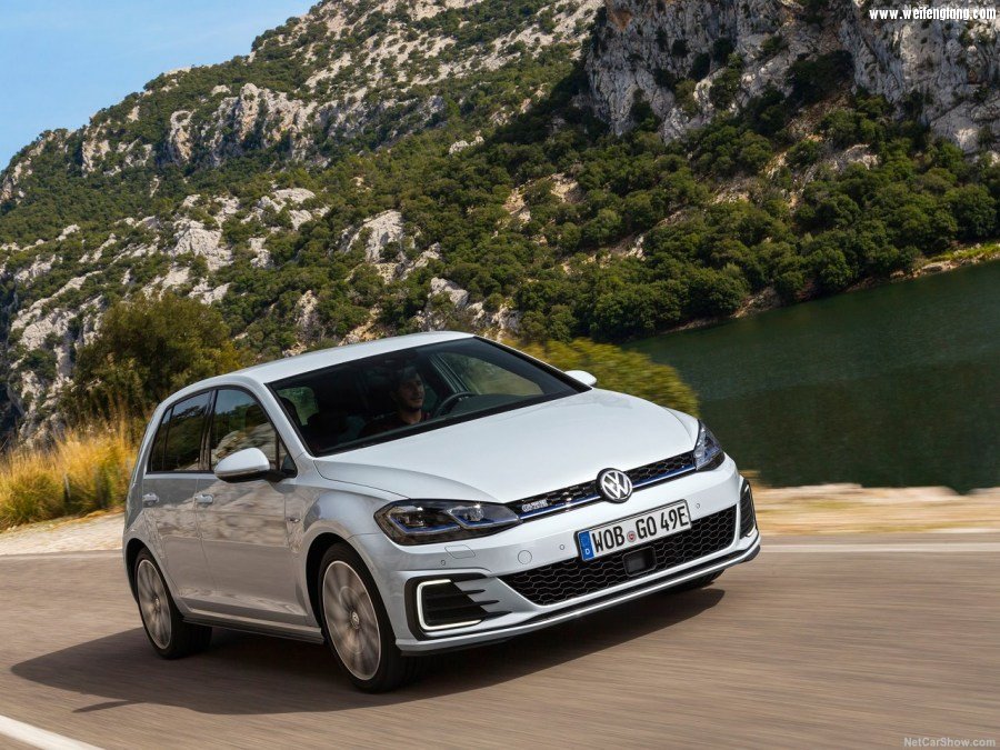 Volkswagen-Golf_GTE-2017-1280-03.jpg