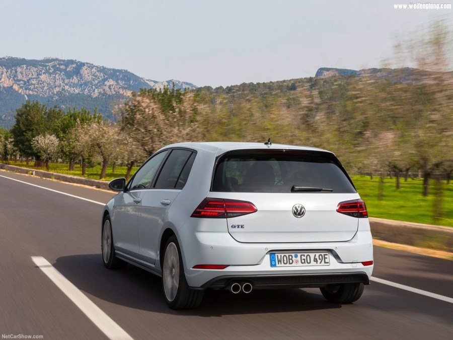 Volkswagen-Golf_GTE-2017-1280-0a.jpg