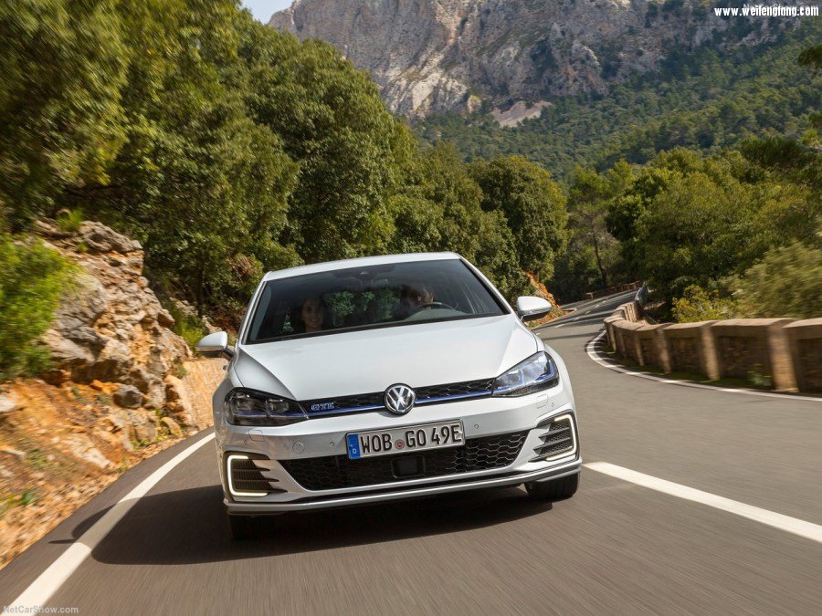 Volkswagen-Golf_GTE-2017-1280-0d.jpg