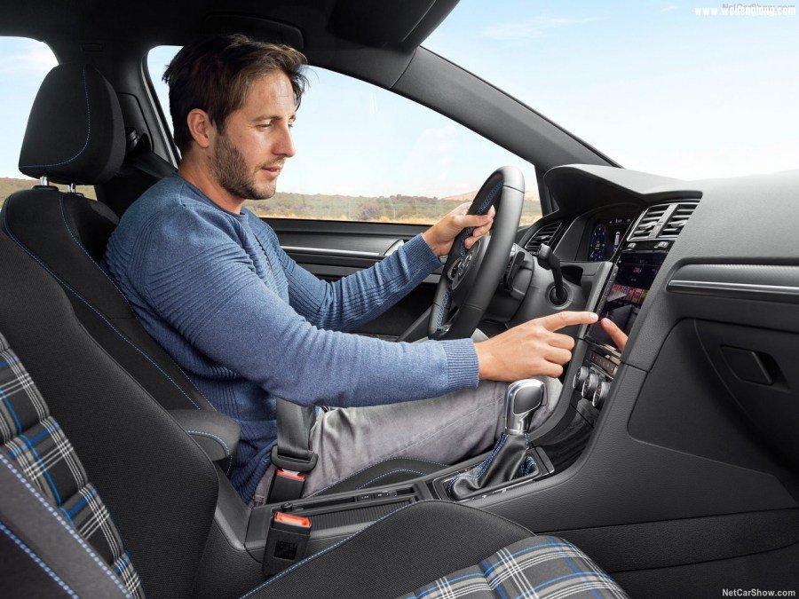 Volkswagen-Golf_GTE-2017-1280-15.jpg
