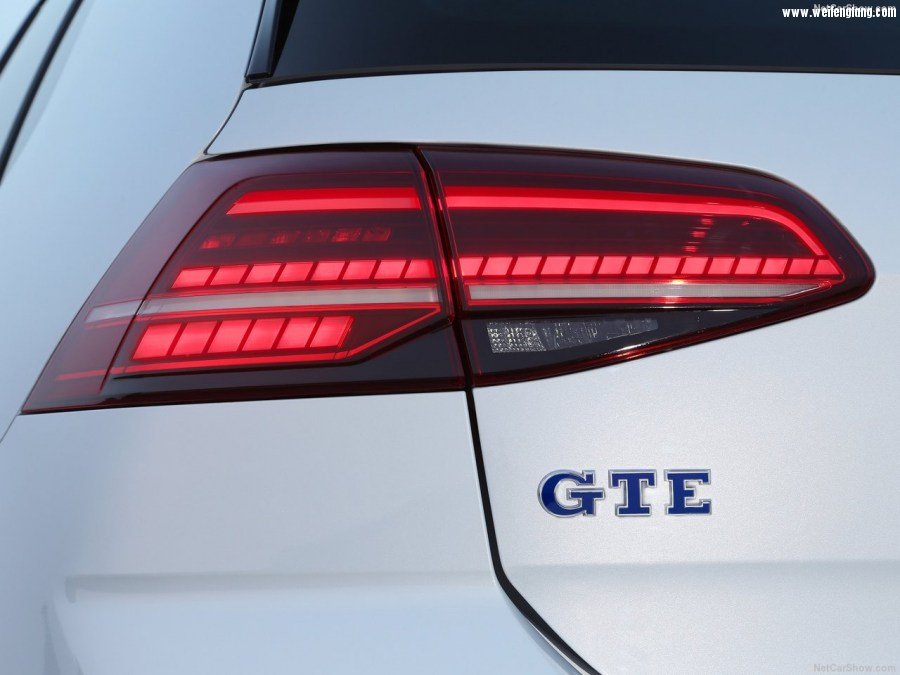 Volkswagen-Golf_GTE-2017-1280-19.jpg