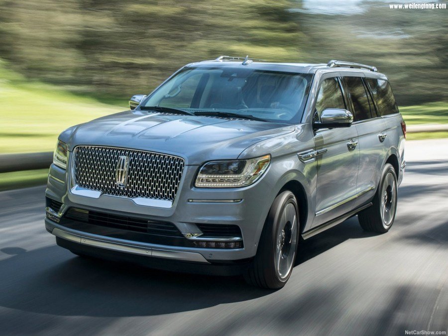 Lincoln-Navigator-2018-1280-04.jpg