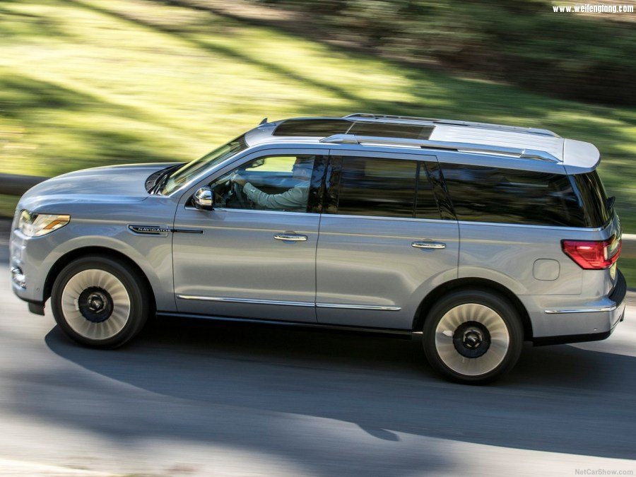 Lincoln-Navigator-2018-1280-06.jpg