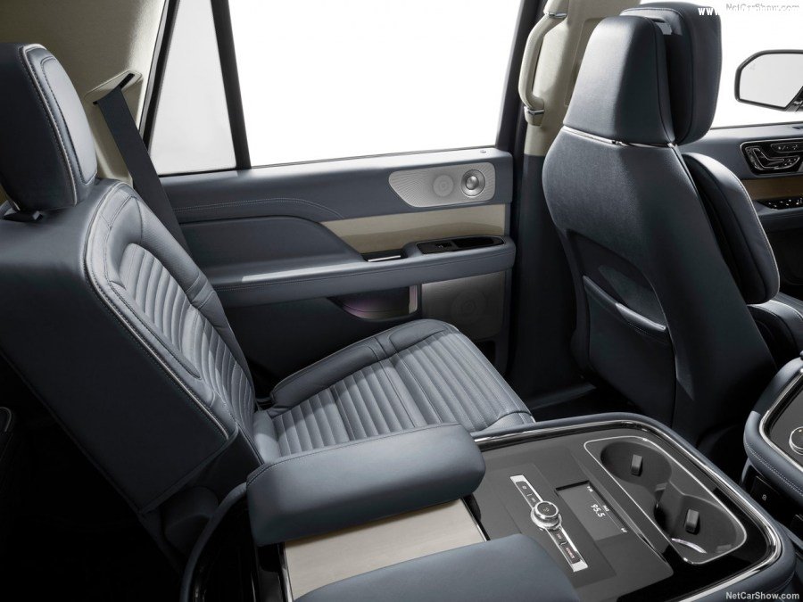 Lincoln-Navigator-2018-1280-0d.jpg