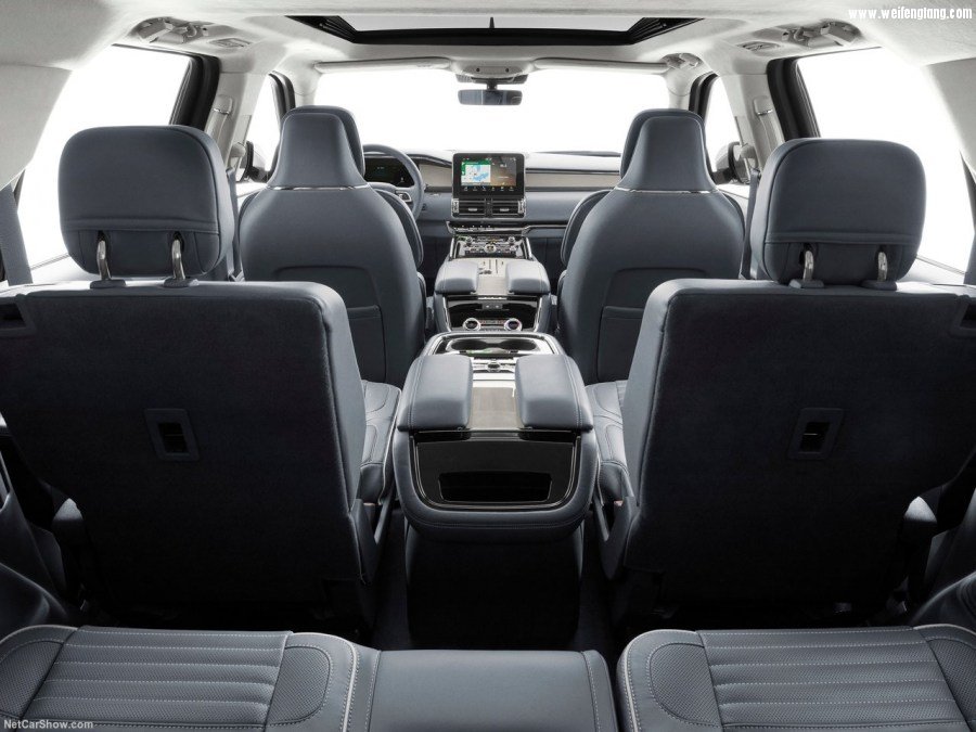 Lincoln-Navigator-2018-1280-0e.jpg
