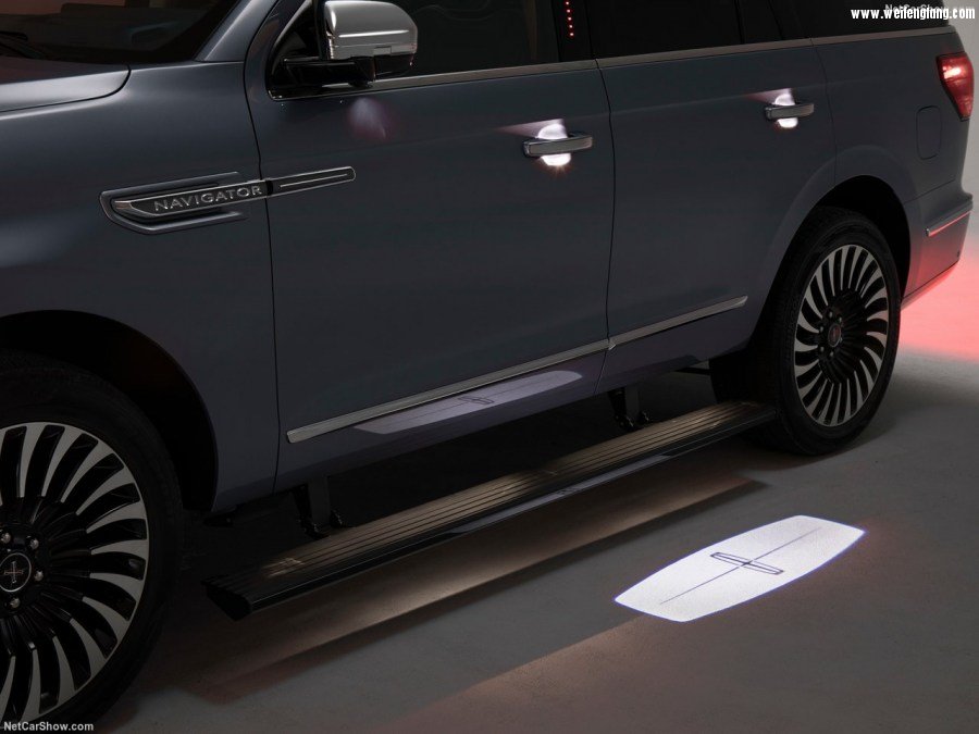 Lincoln-Navigator-2018-1280-17.jpg