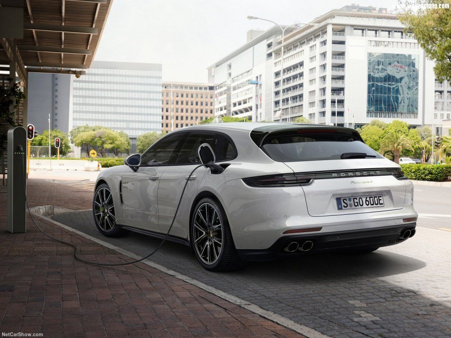 Porsche-Panamera_Sport_Turismo-2018-1280-0e.jpg