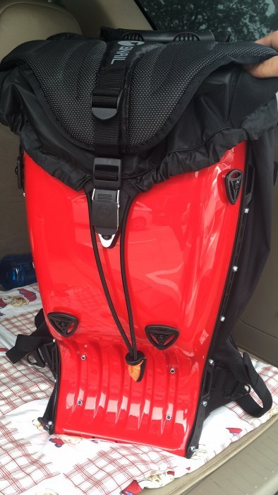 硬壳摩托背包