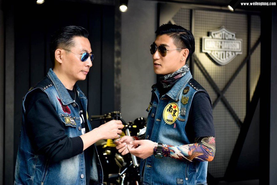 H.O.G.哈雷车主会南京分会主席周晶晶先生（左）.jpg