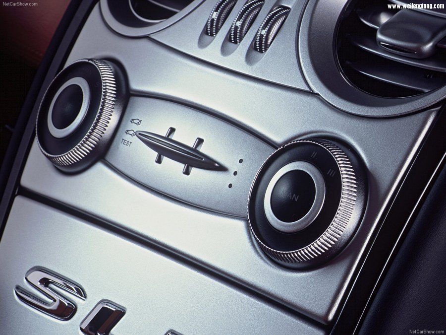 Mercedes-Benz-SLR_McLaren-2004-1280-9d.jpg
