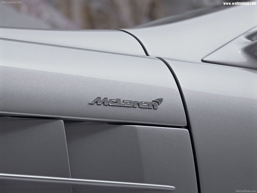 Mercedes-Benz-SLR_McLaren-2004-1280-b7.jpg