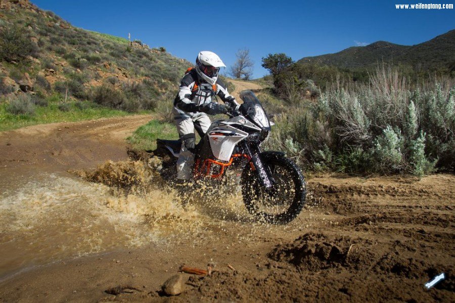 cw0417-2017-ktm-1090-adventure-r-first-ride-image-26.jpg