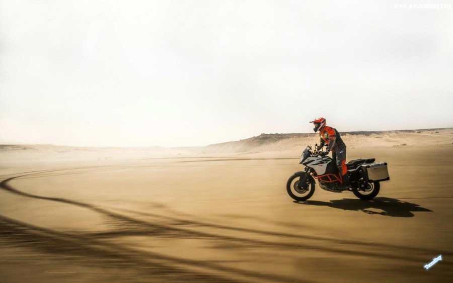 2017-KTM-1090-Adventure2.jpg