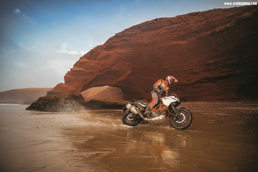 2017-KTM-1090-Adventure-R-04.jpg