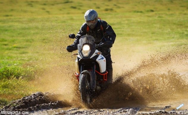 033017-2017-KTM-1090-Adventure-R-mud-633x388.jpg