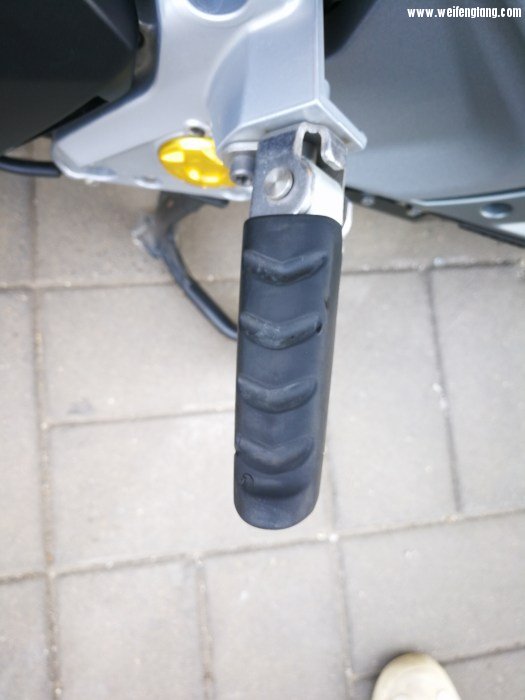 带人很少，磨损可见