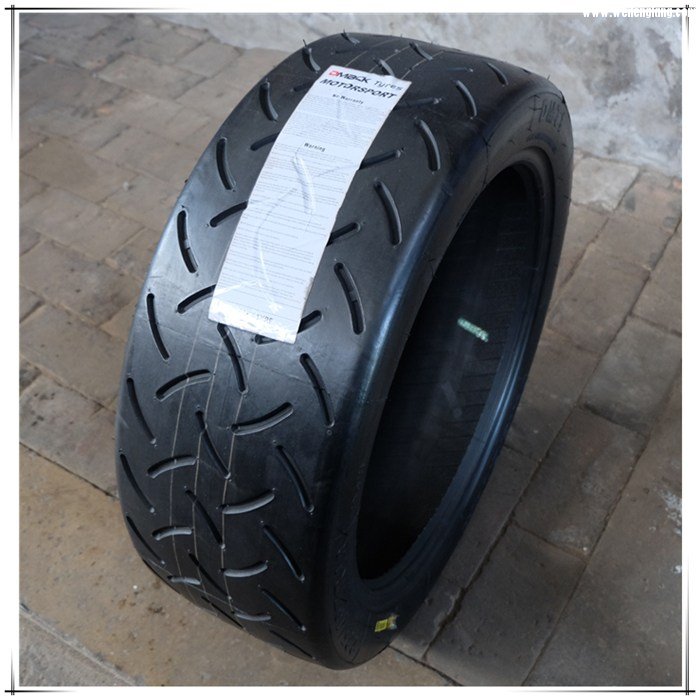 225 40 18英国DMACK 3