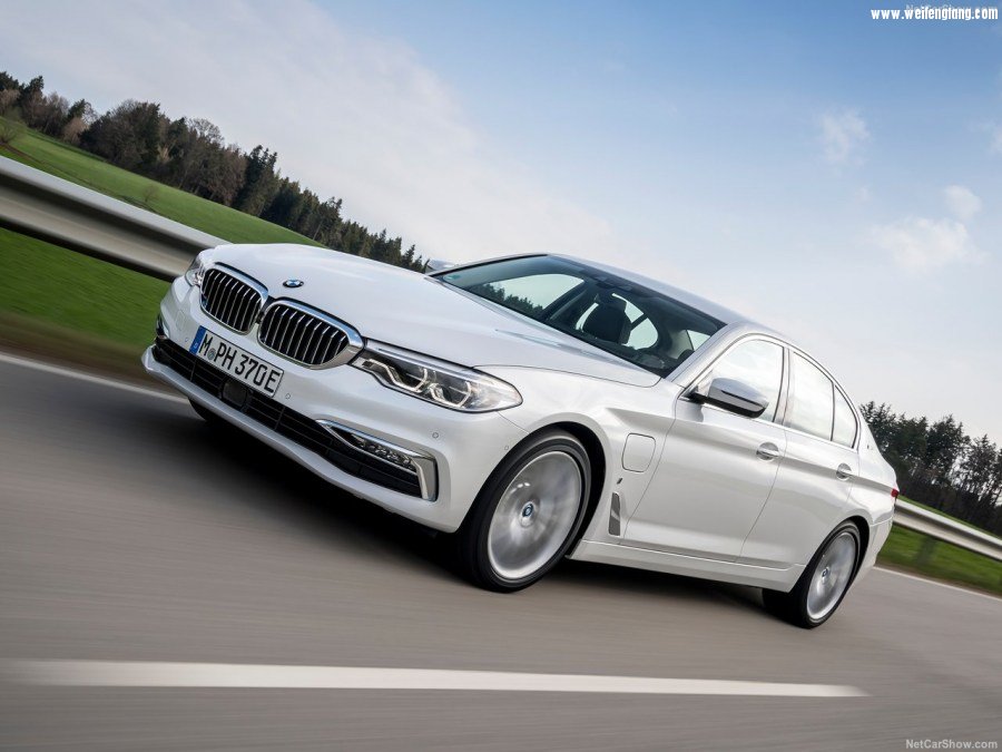 BMW-530e_iPerformance-2018-1280-07.jpg