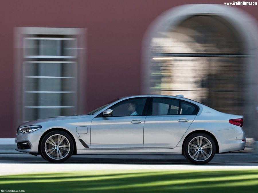 BMW-530e_iPerformance-2018-1280-1d.jpg