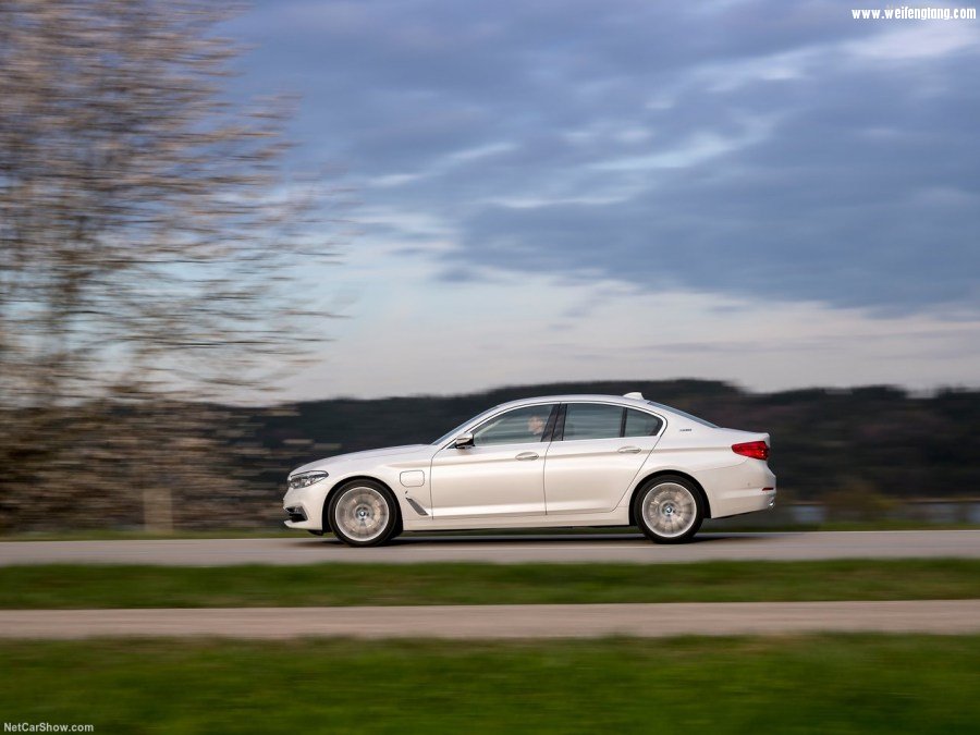 BMW-530e_iPerformance-2018-1280-20.jpg