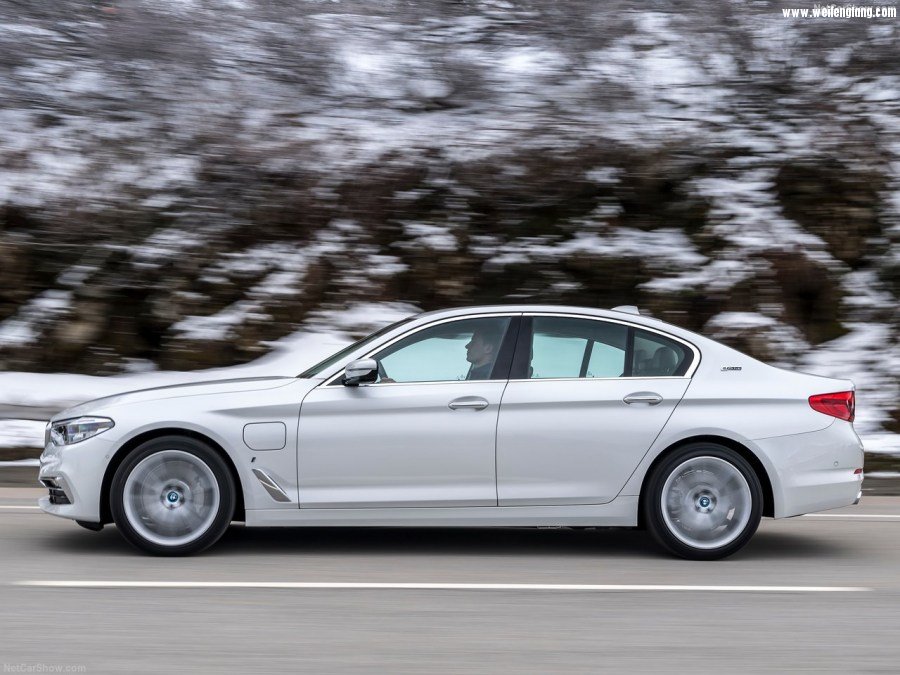 BMW-530e_iPerformance-2018-1280-24.jpg