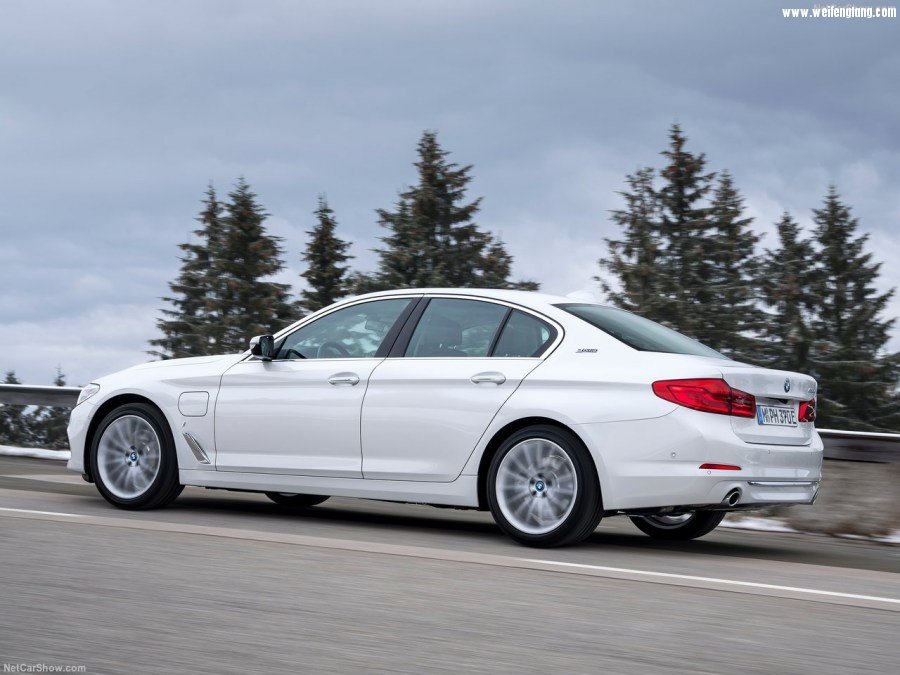 BMW-530e_iPerformance-2018-1280-2c.jpg
