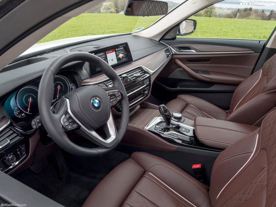 BMW-530e_iPerformance-2018-1280-39.jpg