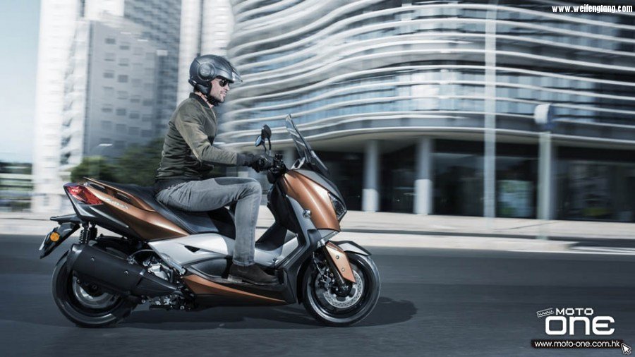 2017_YAMAHA_XMAX300_02.jpg